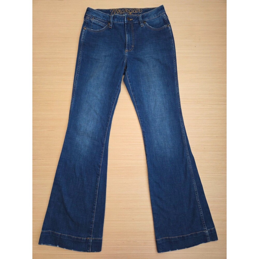 Wrangler Women's 28x34 Retro Mid Rise Medium Wash Trouser Boot Jeans 11MPEYA